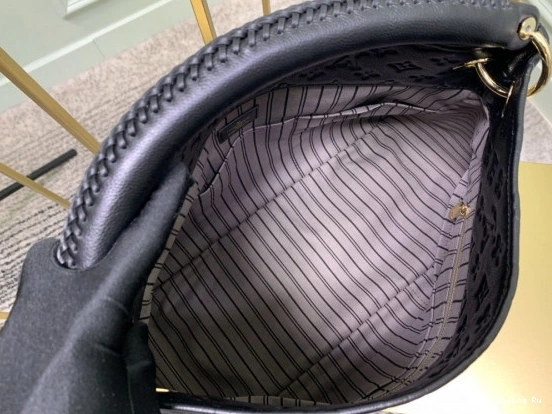 LOUIS VUITTON ARTSY 0809